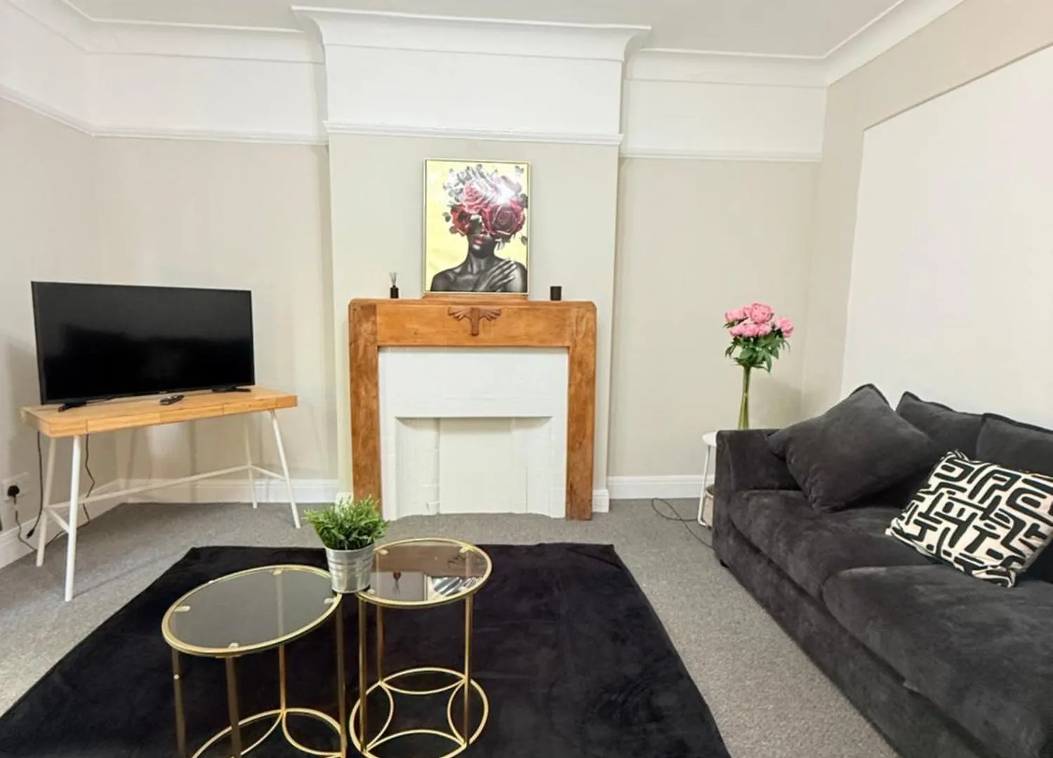 Spacious 5-Bedroom House Close To Station London