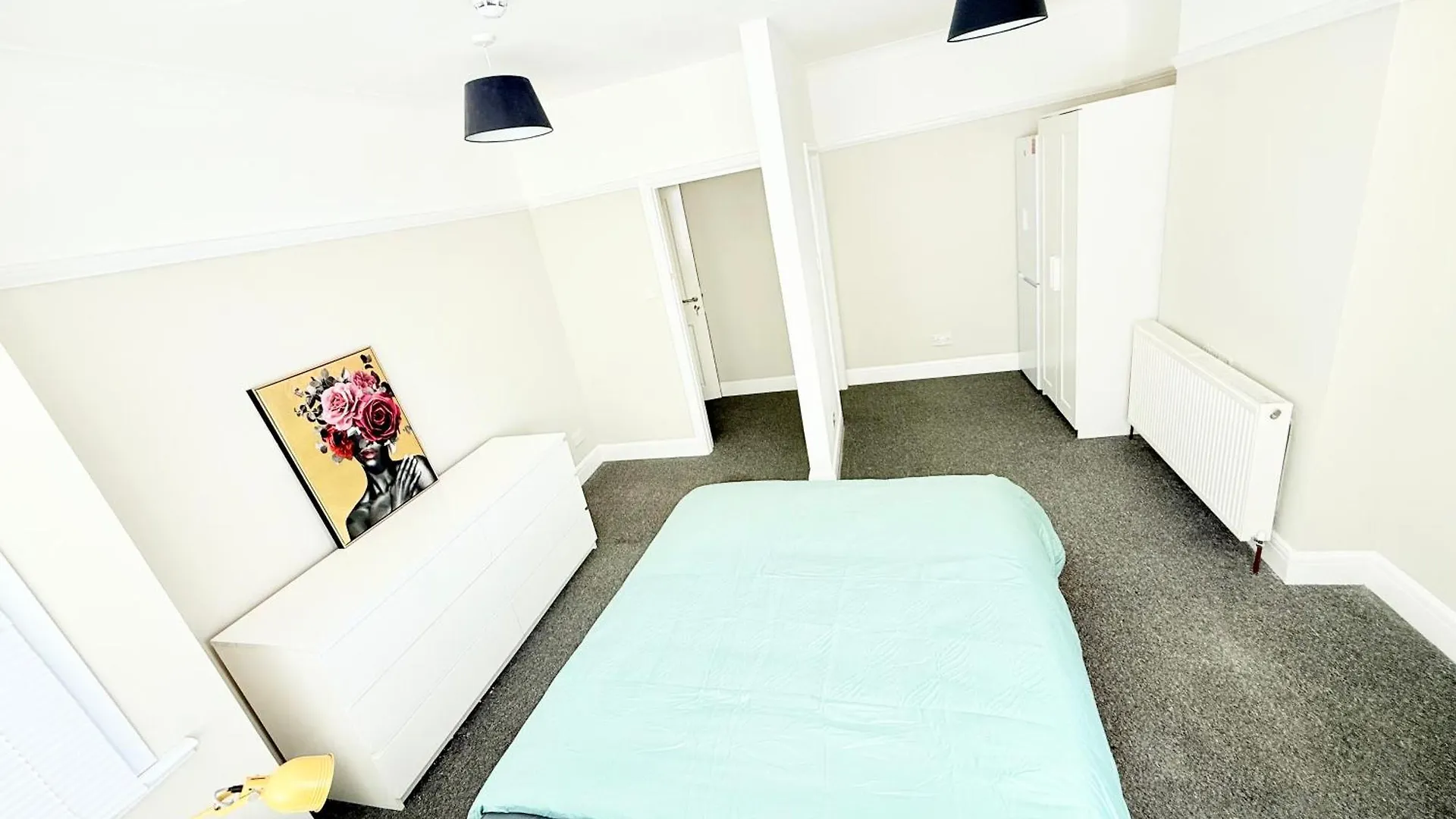 Spacious 5-Bedroom House Close To Station London Holiday home